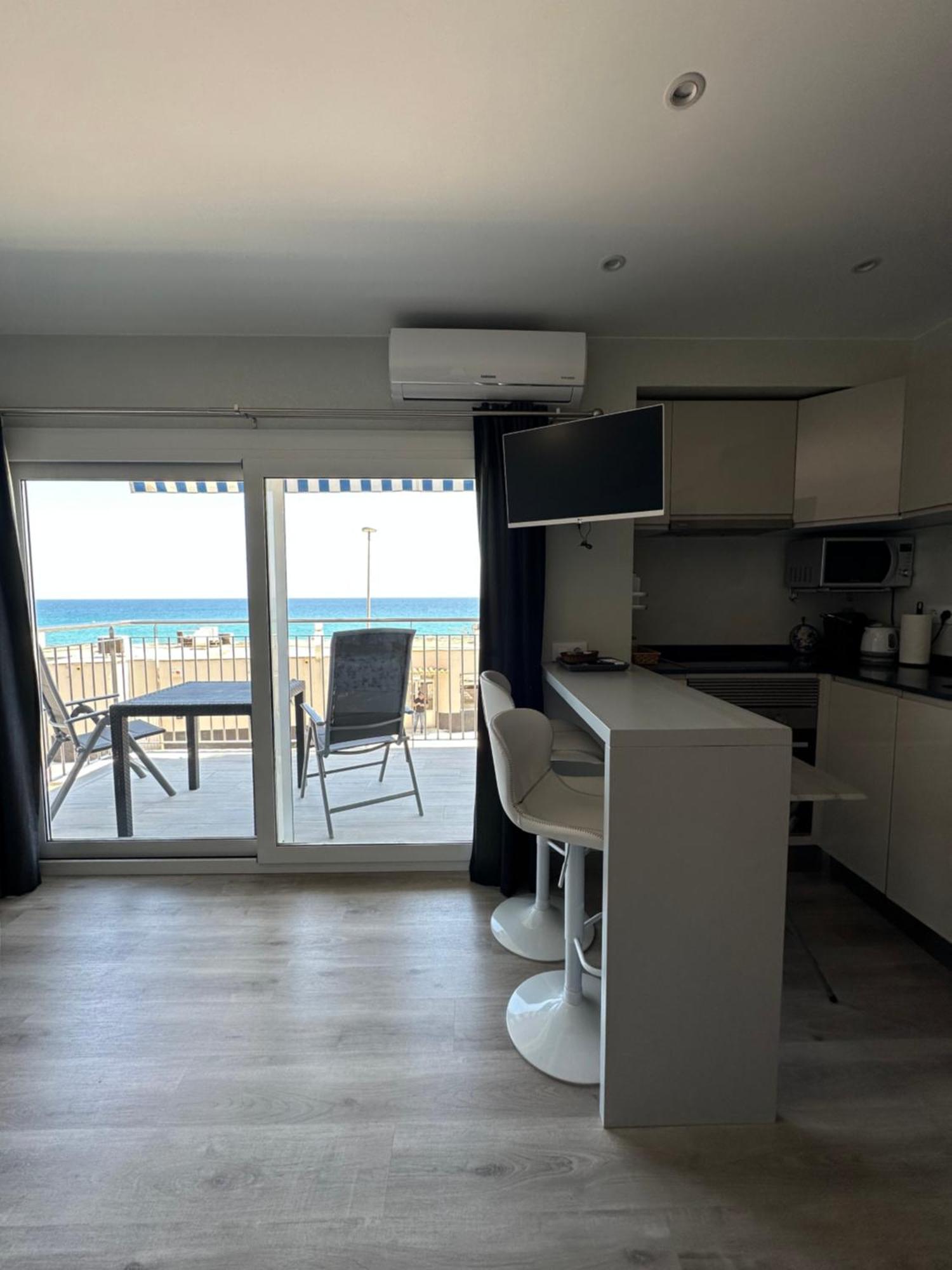 Estudio Con Impresionantes Vistas Al Mar Blanes Luaran gambar